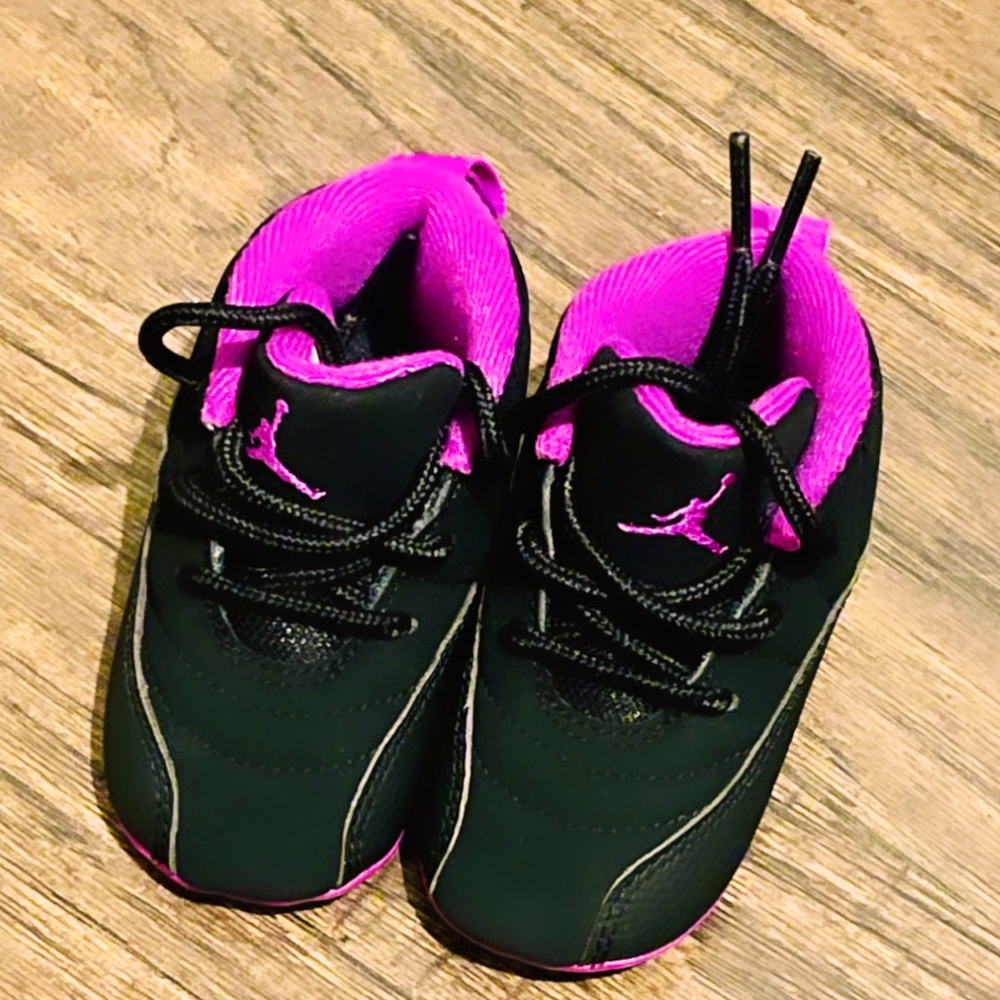 - Air Jordan 12